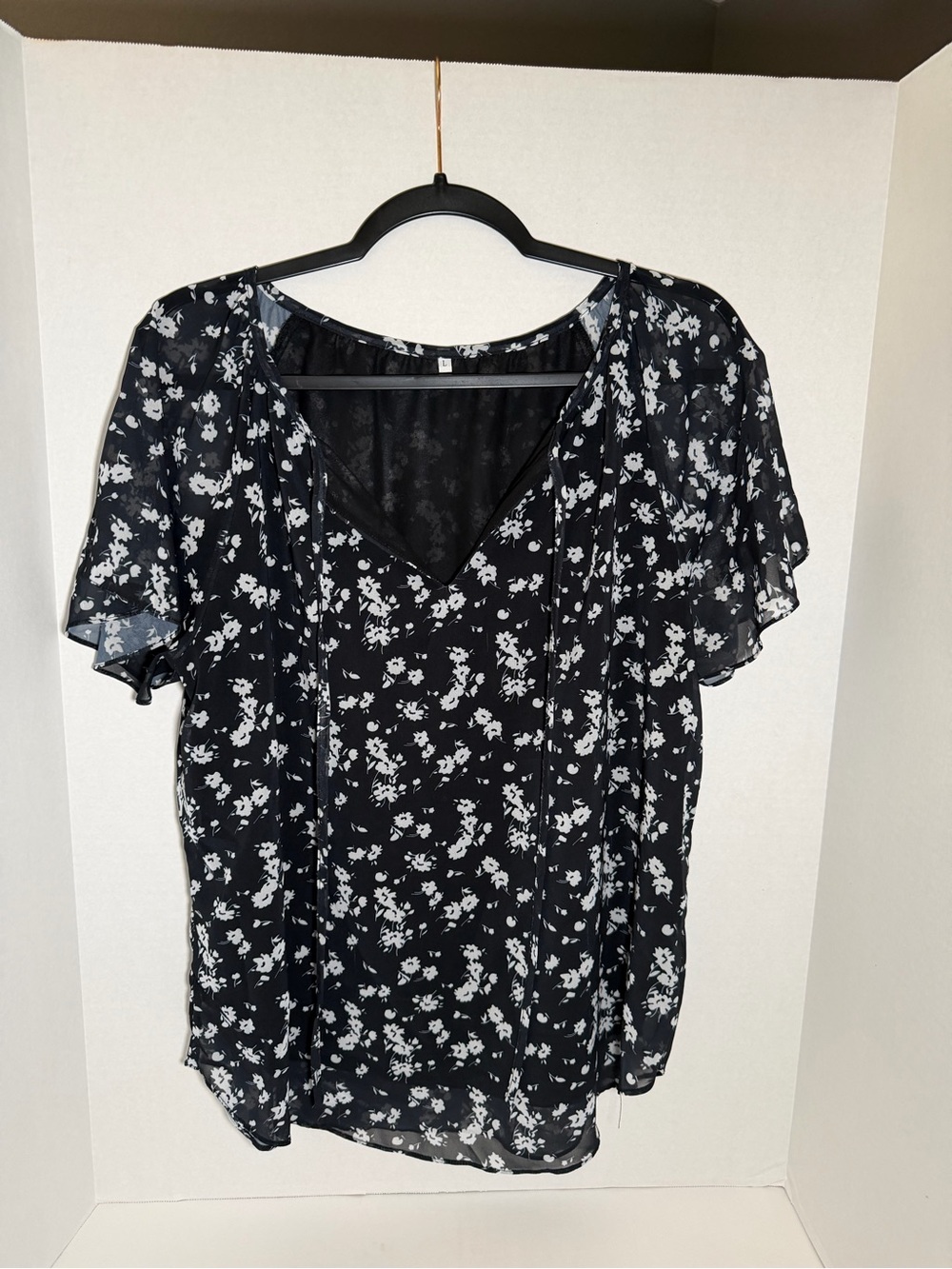 Black‎ Floral V-Neck Short Sleeve Blouse